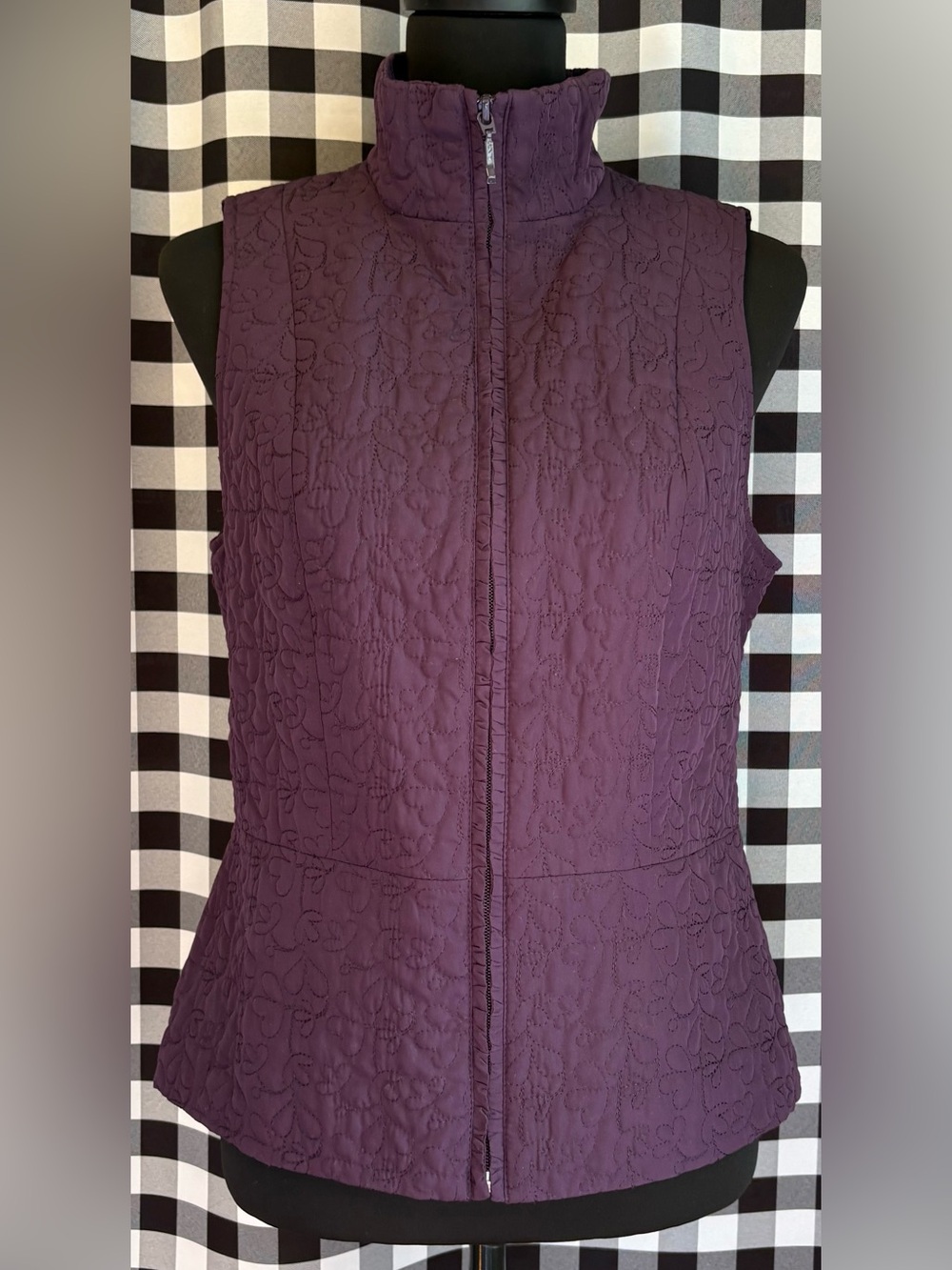 Roz & Ali Deep Plum Quilted Zip Up Vest With Matching Semi-Sheer Scarf. Size S